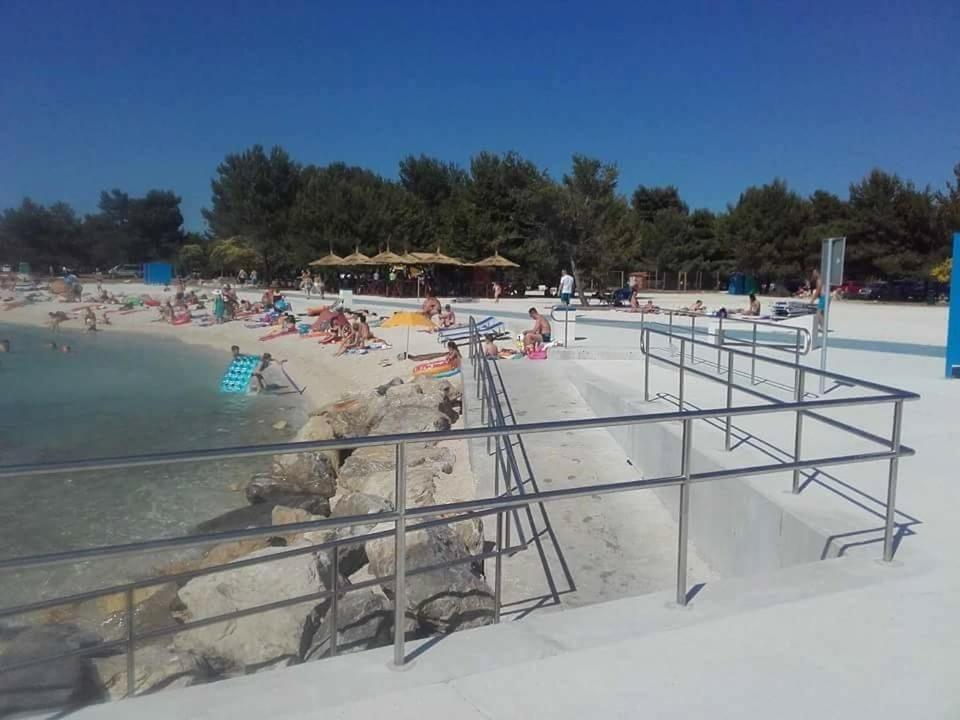 With Free Parking And No Balcony But Terase In Front Of The House Apartman Pula