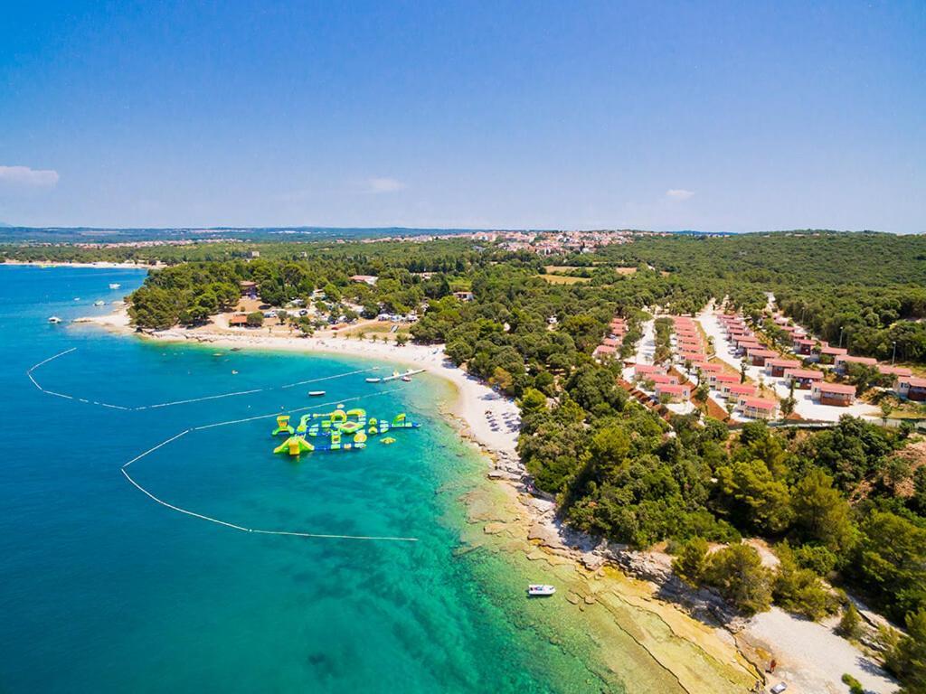 With Free Parking And No Balcony But Terase In Front Of The House Apartment Pula
