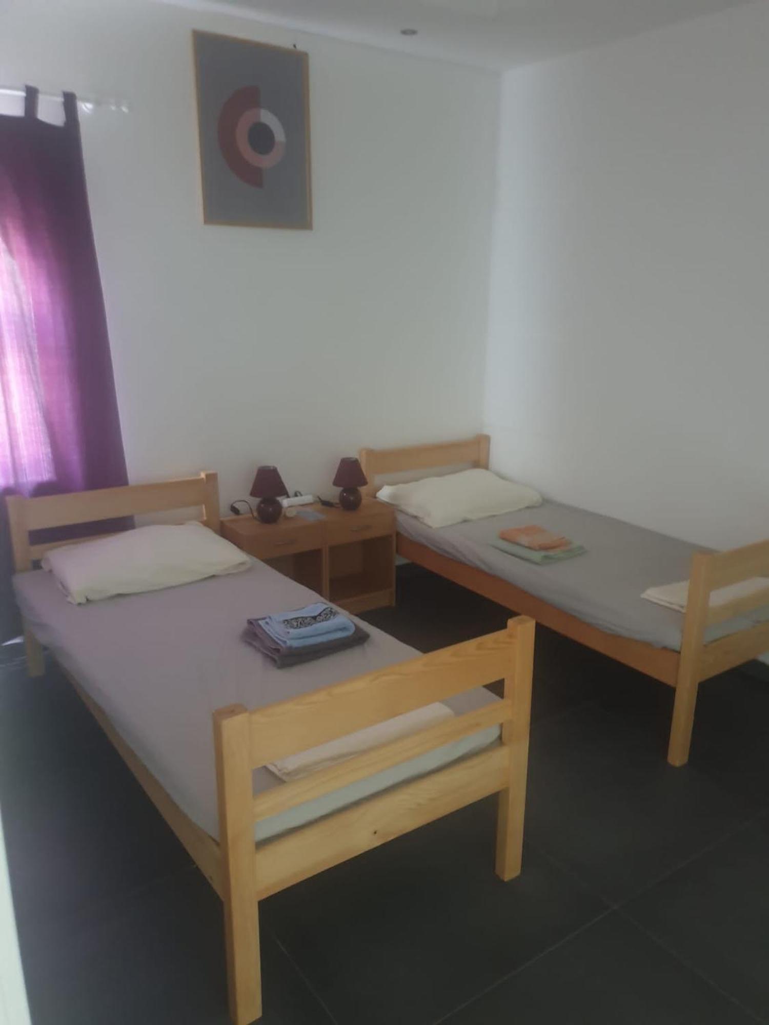 With Free Parking And No Balcony But Terase In Front Of The House Apartment