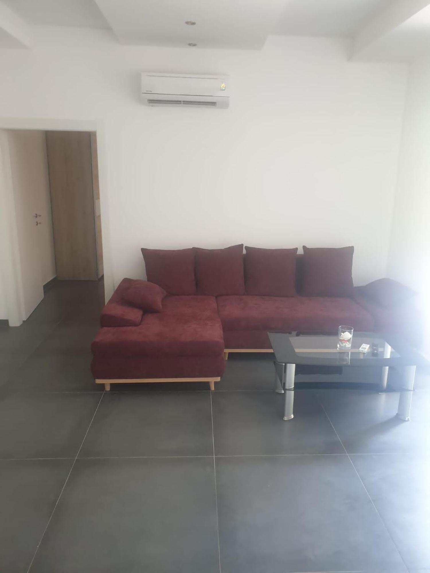 Apartment With Free Parking And No Balcony But Terase In Front Of The House *