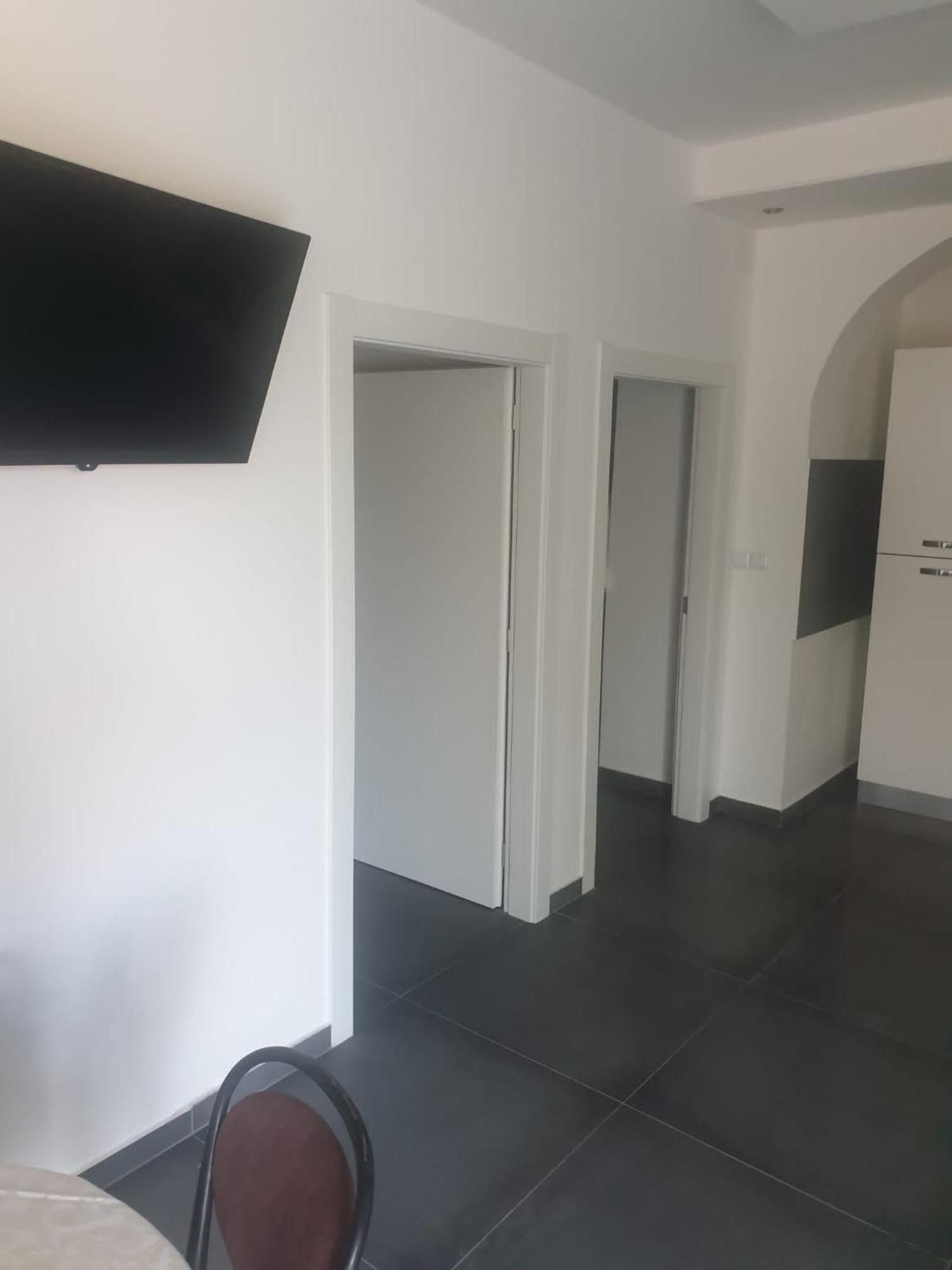 With Free Parking And No Balcony But Terase In Front Of The House Apartment